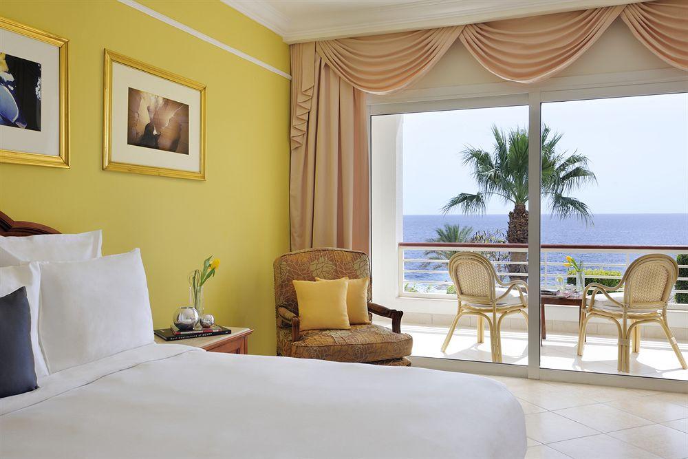 Renaissance Sharm El Sheikh Golden View Beach Resort Ngoại thất bức ảnh A room at the Hilton Sharm El Sheikh
