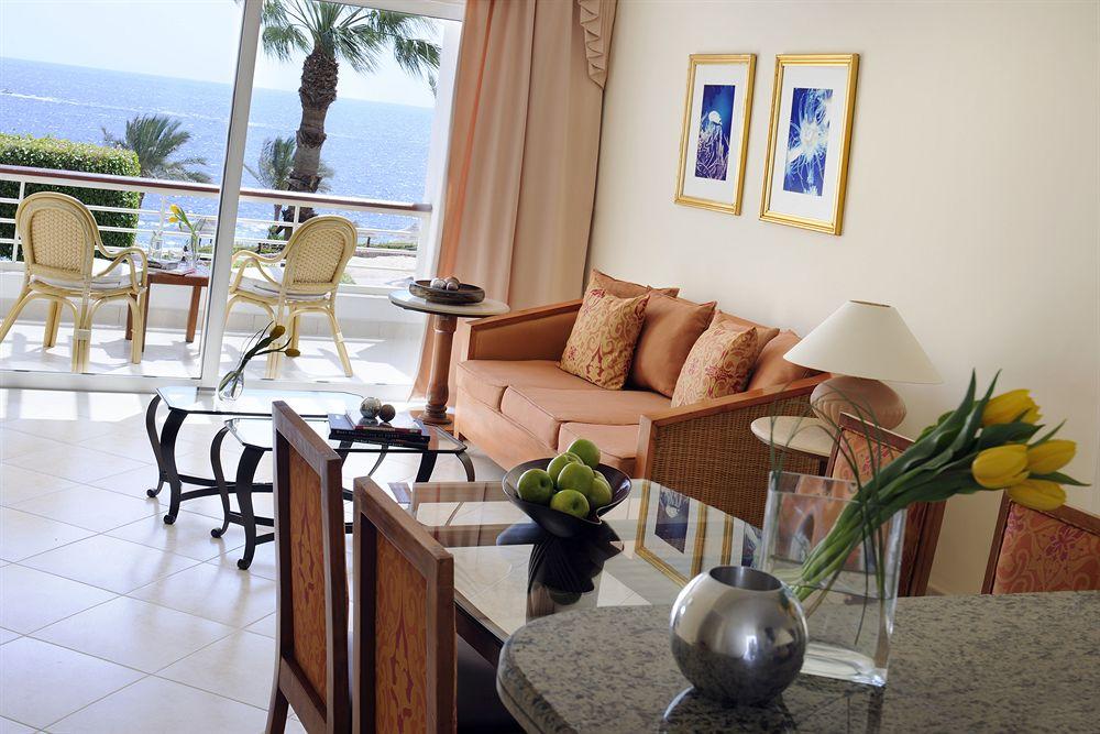 Renaissance Sharm El Sheikh Golden View Beach Resort Ngoại thất bức ảnh A suite at the Hilton Sharm El Sheikh Resort