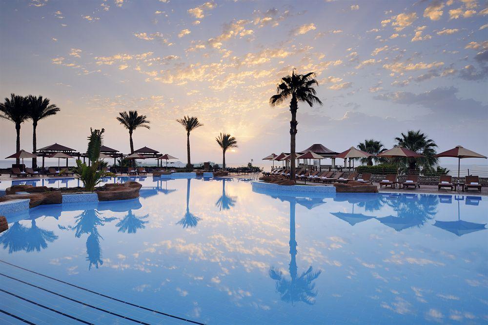 Renaissance Sharm El Sheikh Golden View Beach Resort Ngoại thất bức ảnh The pool at the Royal Beach Hotel