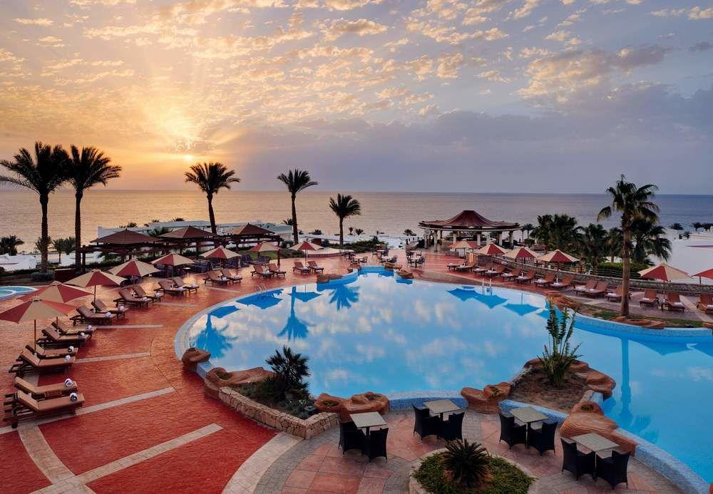Renaissance Sharm El Sheikh Golden View Beach Resort Ngoại thất bức ảnh Sunset at the Hilton Sharm El Sheikh