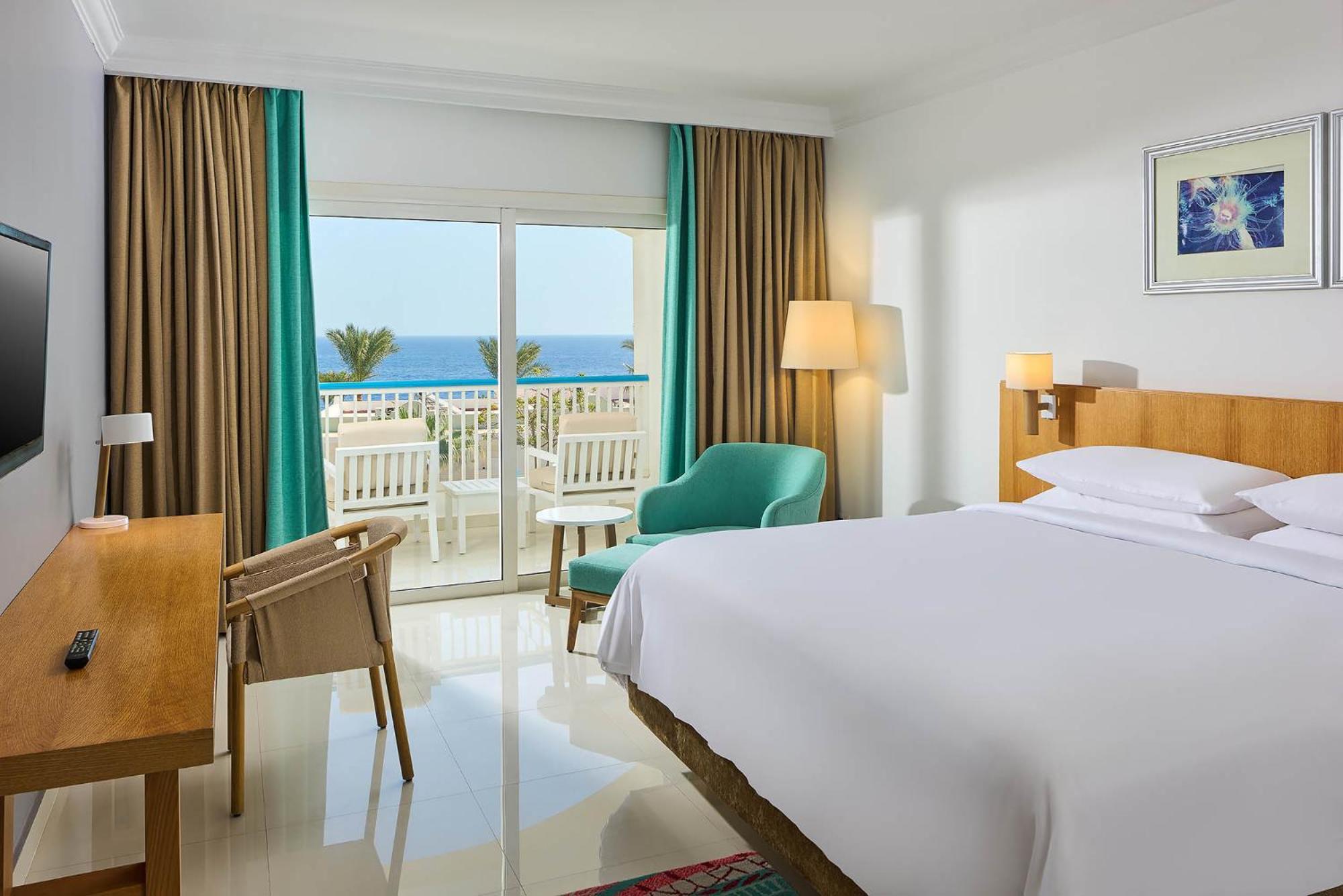Renaissance Sharm El Sheikh Golden View Beach Resort Ngoại thất bức ảnh A room at the Hilton Sharm El Sheikh
