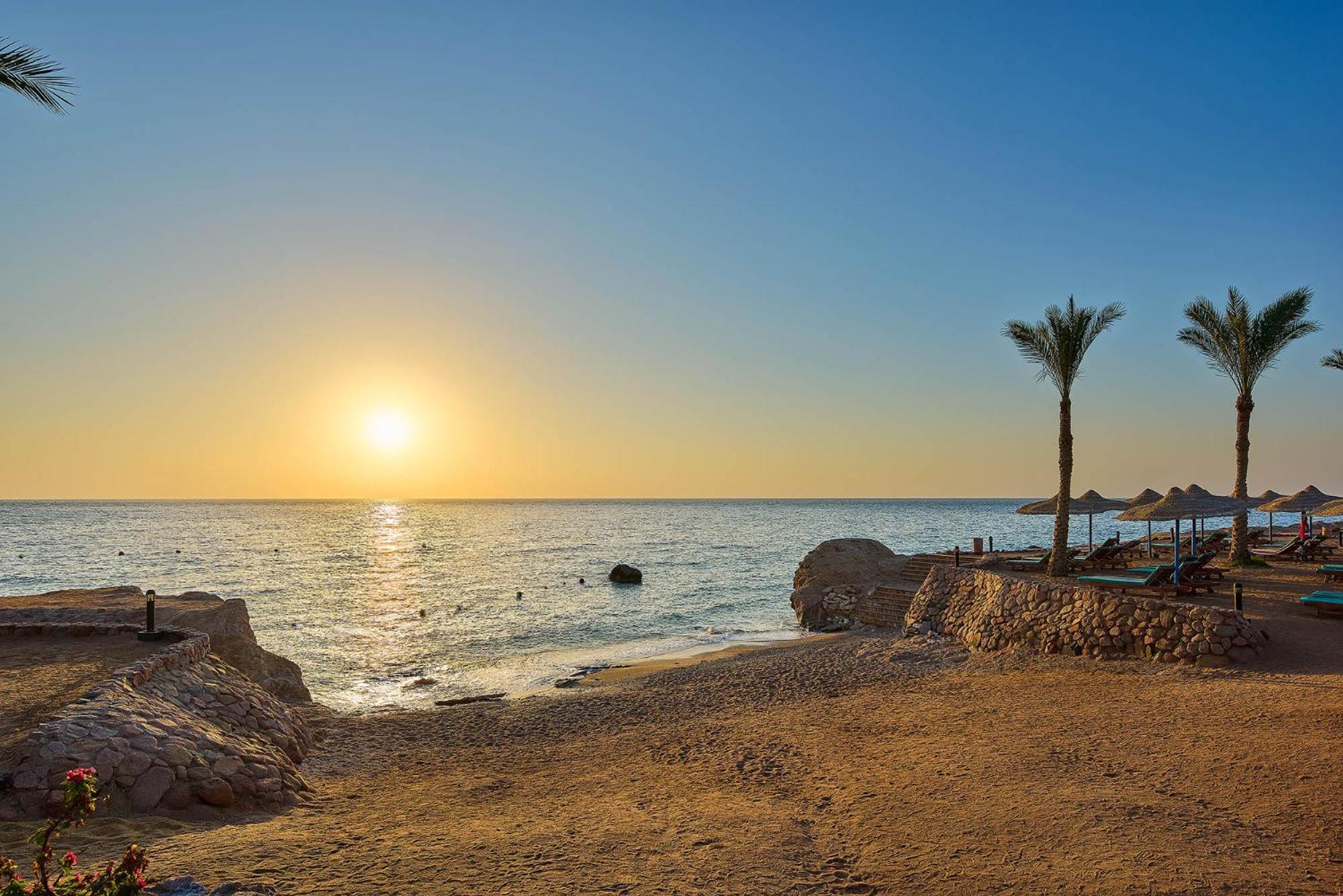 Renaissance Sharm El Sheikh Golden View Beach Resort Ngoại thất bức ảnh Sunset at the beach