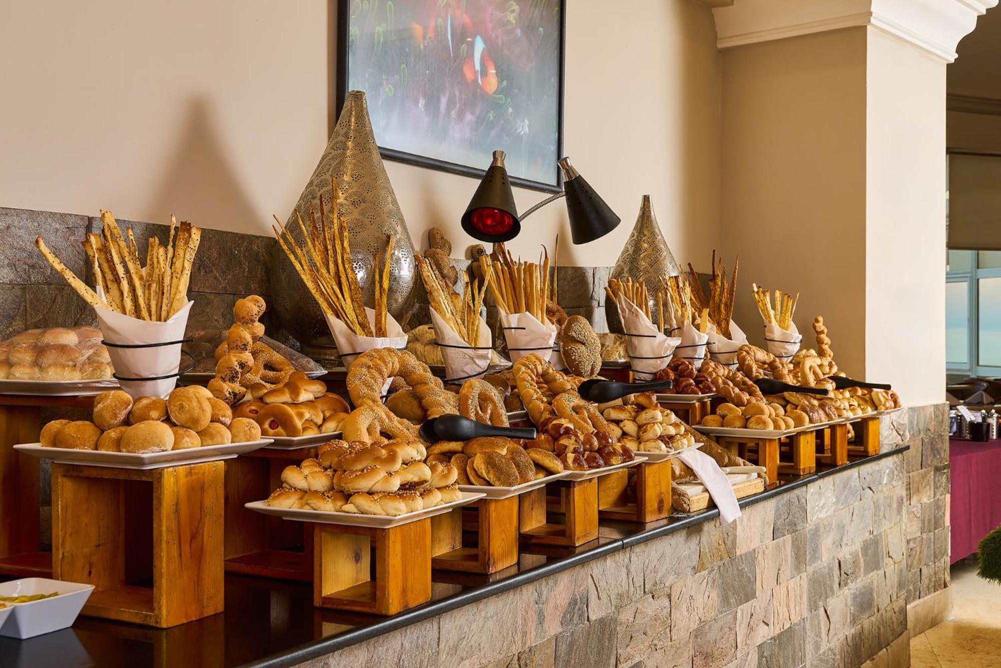 Renaissance Sharm El Sheikh Golden View Beach Resort Ngoại thất bức ảnh A bread station