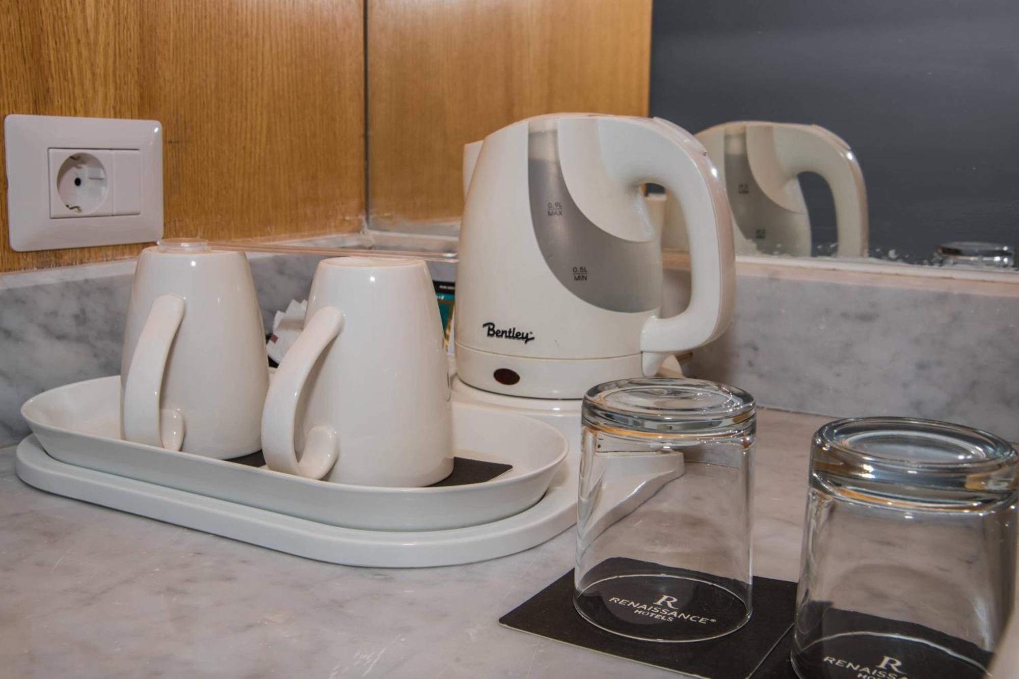 Renaissance Sharm El Sheikh Golden View Beach Resort Ngoại thất bức ảnh A kettle in a hotel room